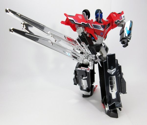 GIANT Sword Meet Warrior Sideswipe And Supreme Mode Optimus Prime Images  (2 of 4)